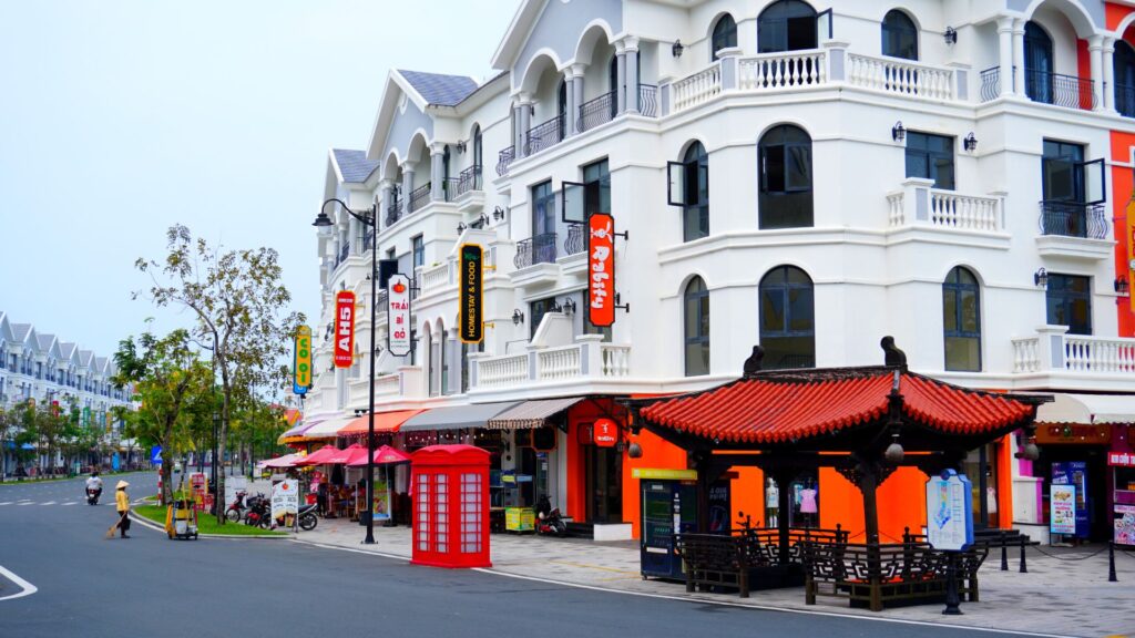 Grand World Phú Quốc - hiện đại, màu sắc