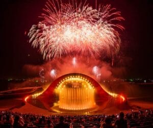Show nhạc nước Kiss Of The Sea và pháo hoa tại Địa Trung Hải