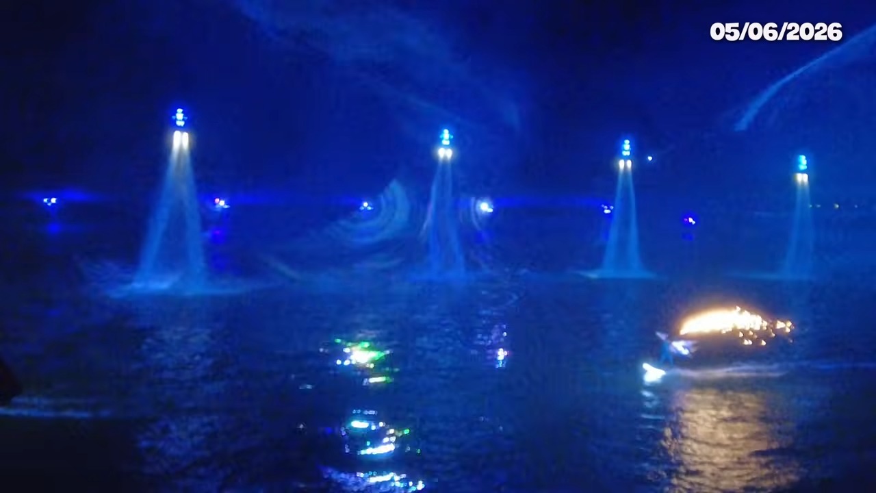 Màn nhạc nước mở đầu show Symphony Of The Sea tại Thị trấn Địa Trung Hải Phú Quốc